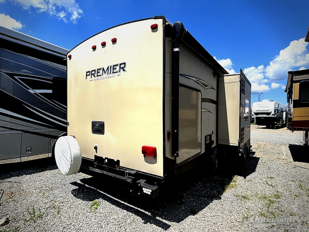 2018 Keystone Premier Ultra Lite 26RBPR Photo 3