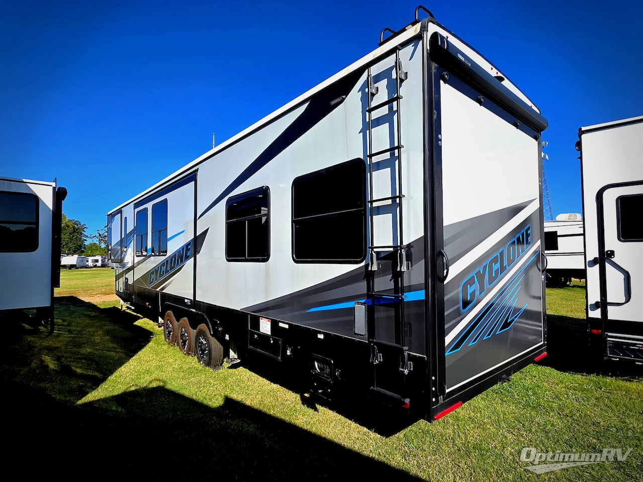 2025 Heartland Cyclone 4008 Photo 2