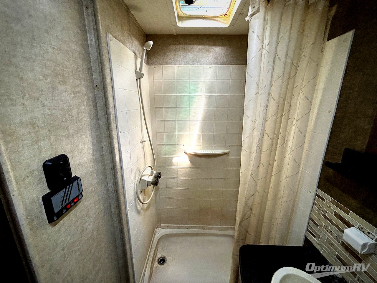 2016 Heartland Prowler Lynx 18 LX Photo 12