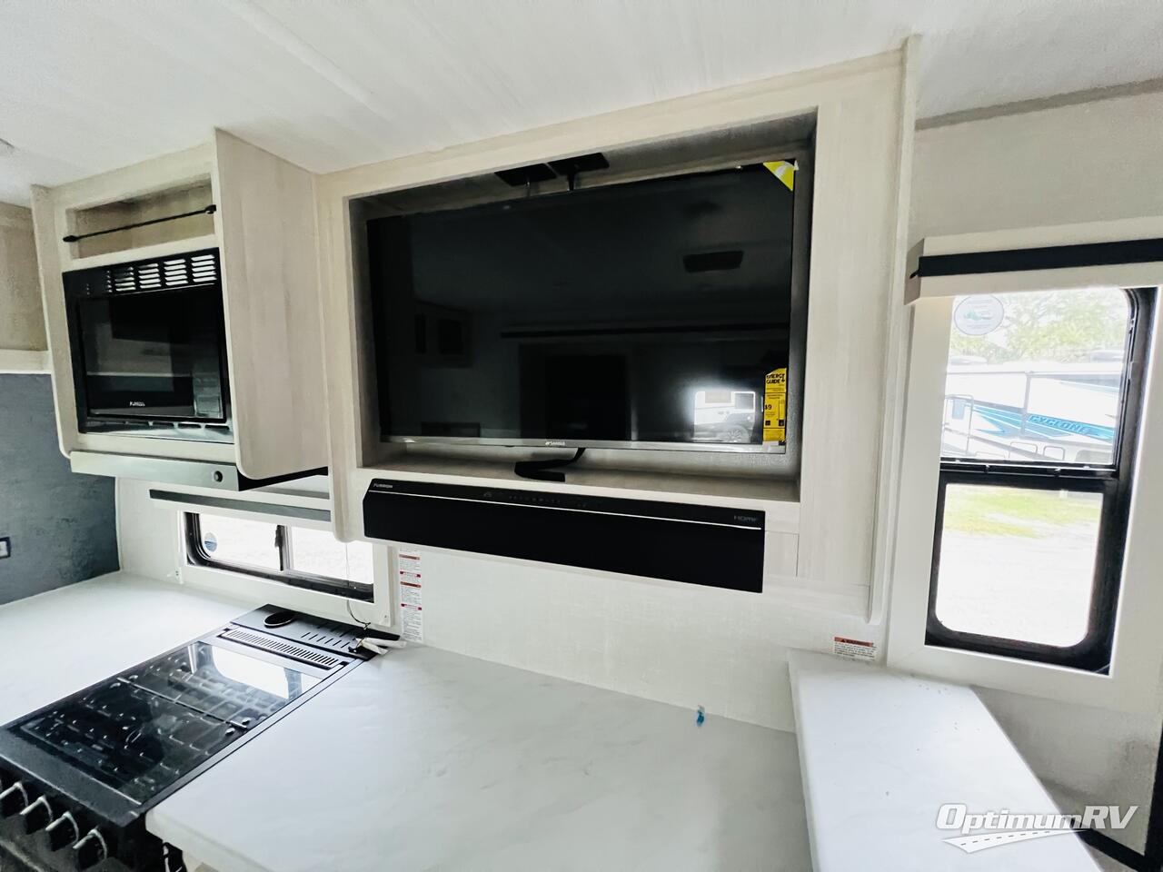 2025 Forest River Grand Surveyor 268FKBS Photo 7