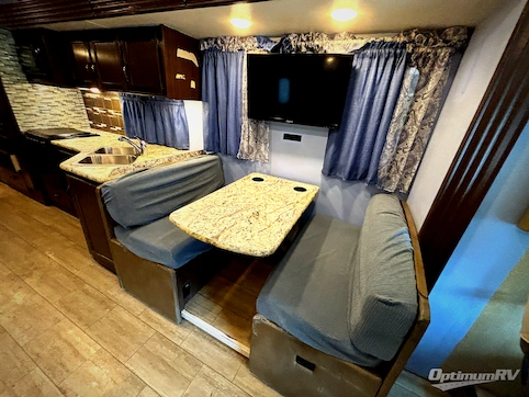 2019 Thor Freedom Traveler A30 RV Photo 3