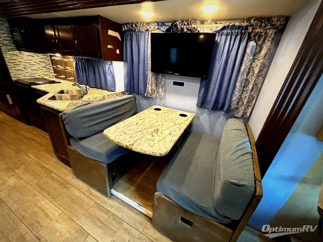 2019 Thor Freedom Traveler A30 Photo 11