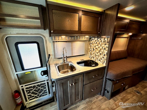 2017 Winnebago Fuse 23A RV Photo 3