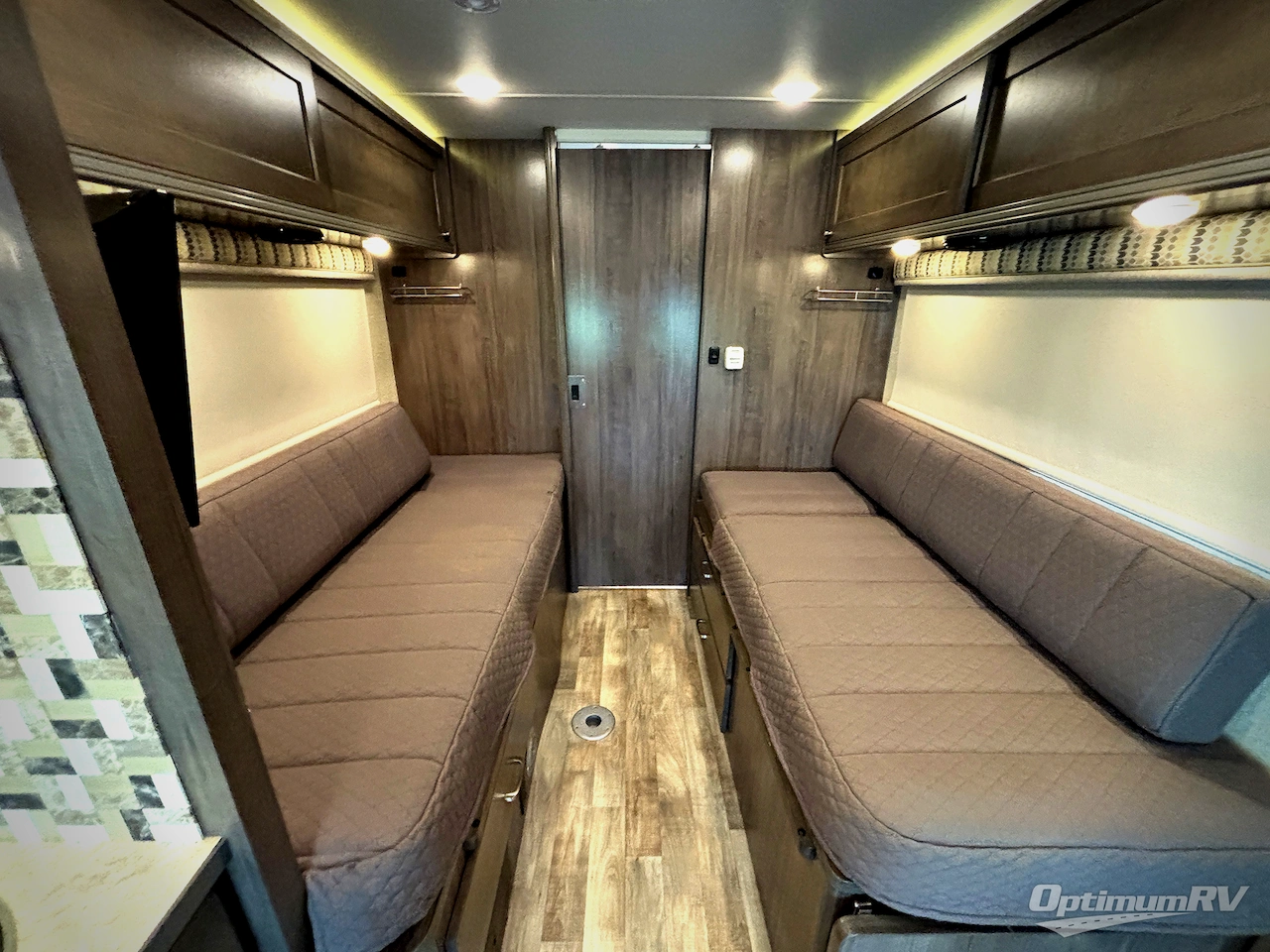 2017 Winnebago Fuse 23A Photo 14