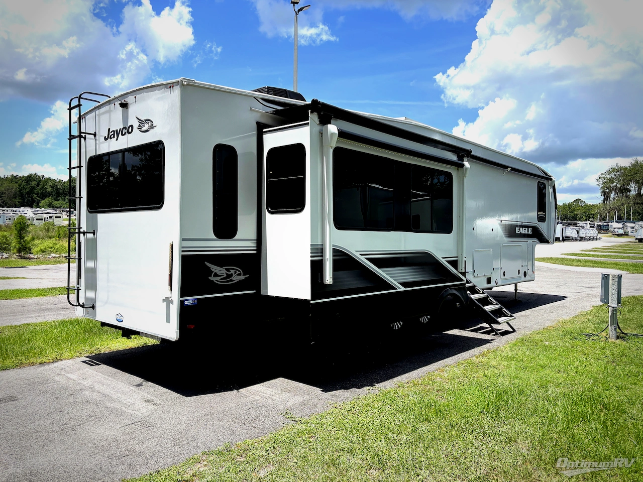 2025 Jayco Eagle 355MBQS Photo 2