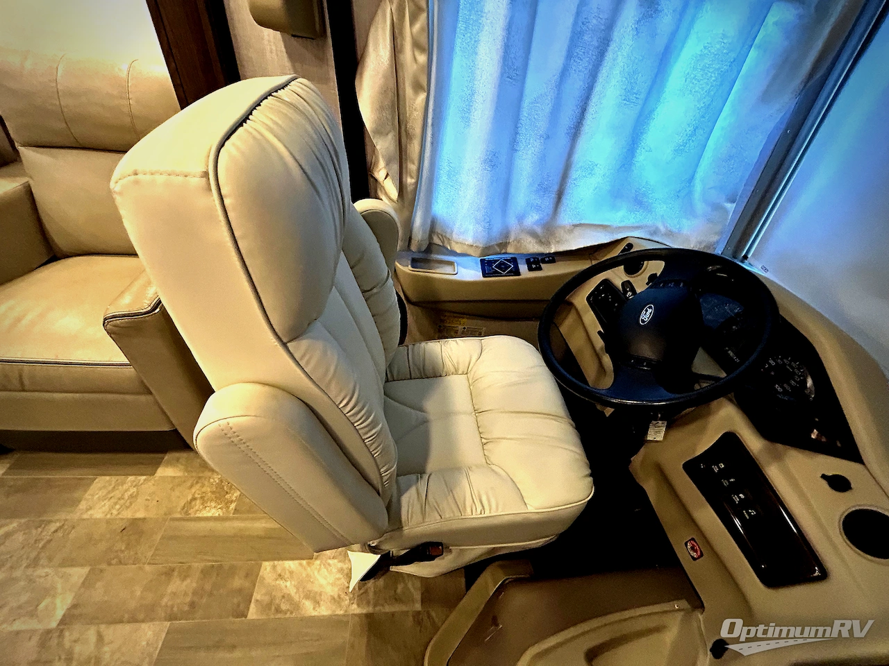 2019 Coachmen Mirada 29FW Photo 7
