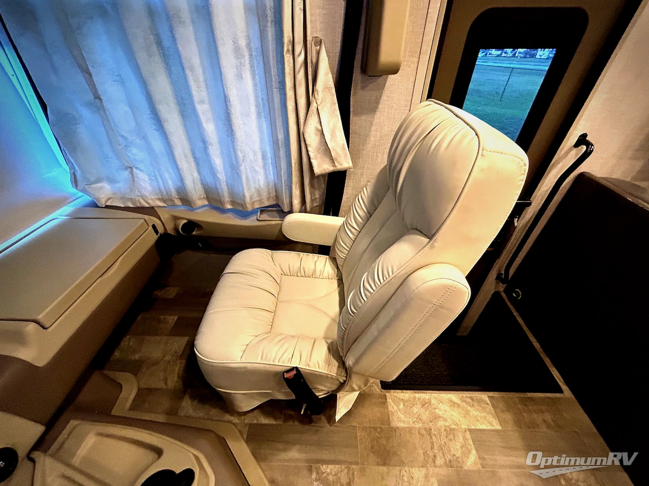 2019 Coachmen Mirada 29FW Photo 9