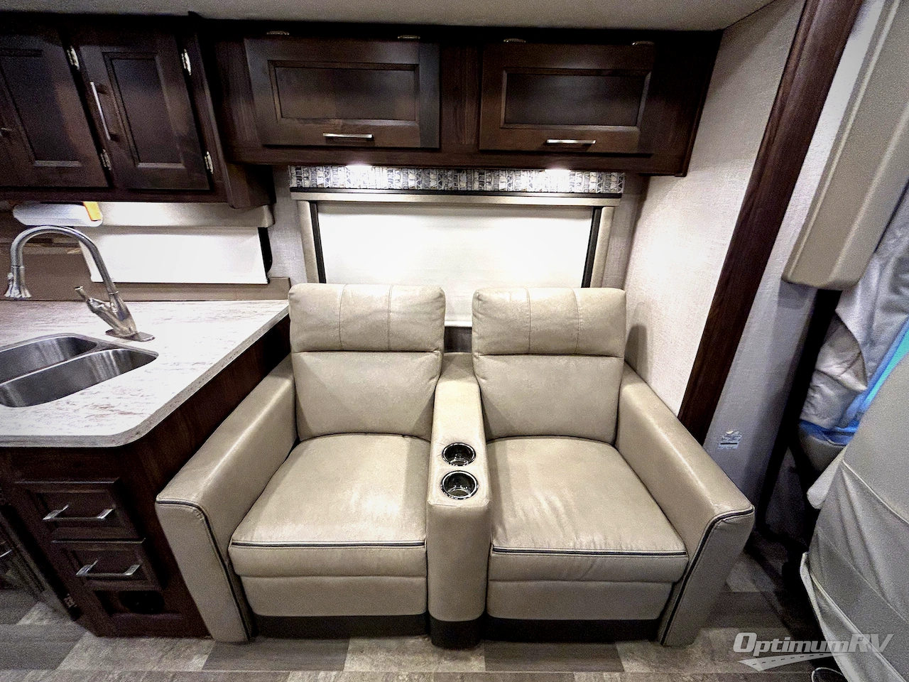 2019 Coachmen Mirada 29FW Photo 12