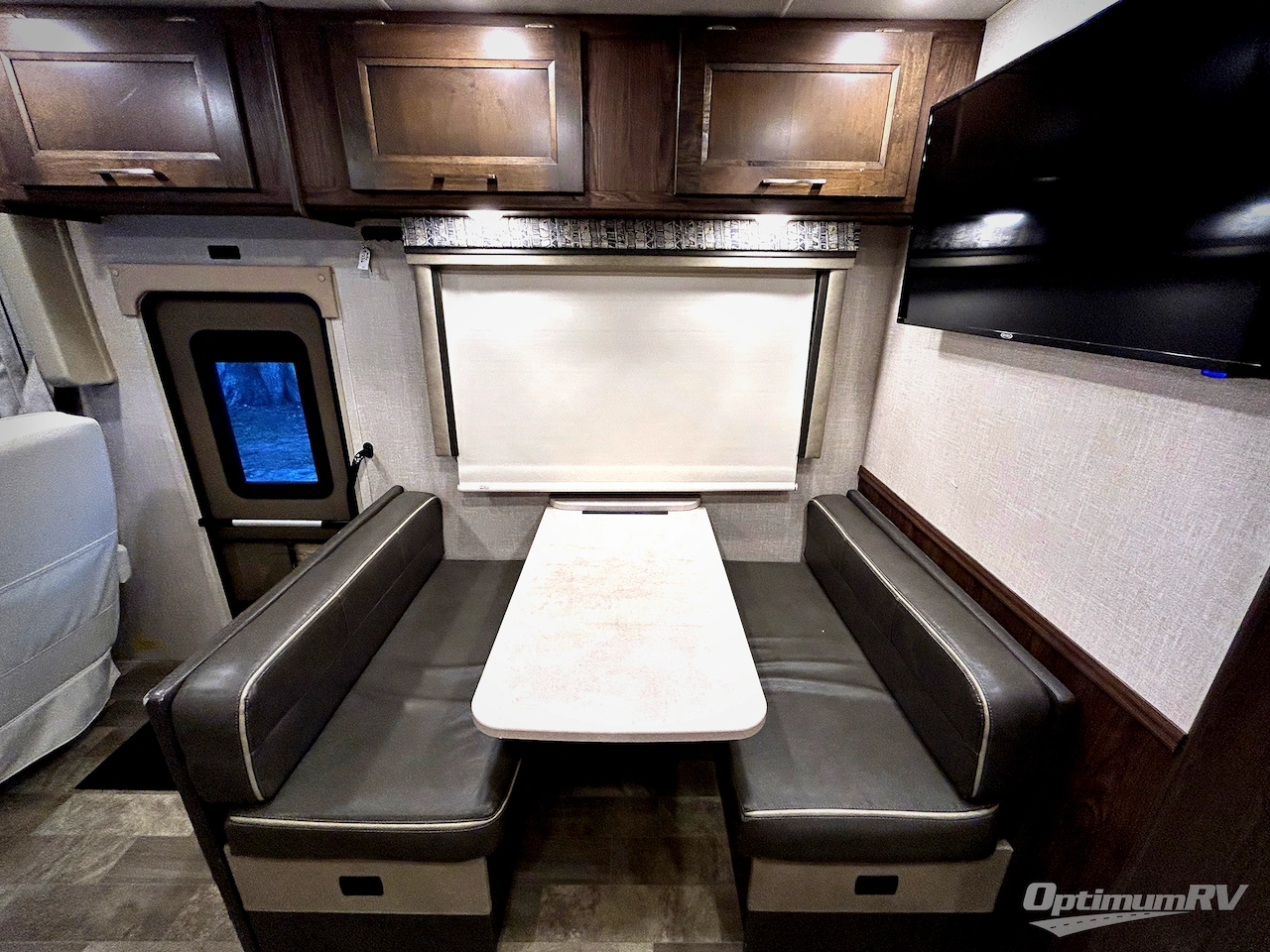 2019 Coachmen Mirada 29FW Photo 10