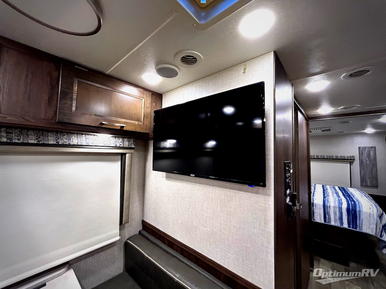 2019 Coachmen Mirada 29FW Photo 11