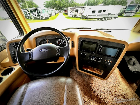 2014 Newmar Canyon Star 3920 RV Photo 2