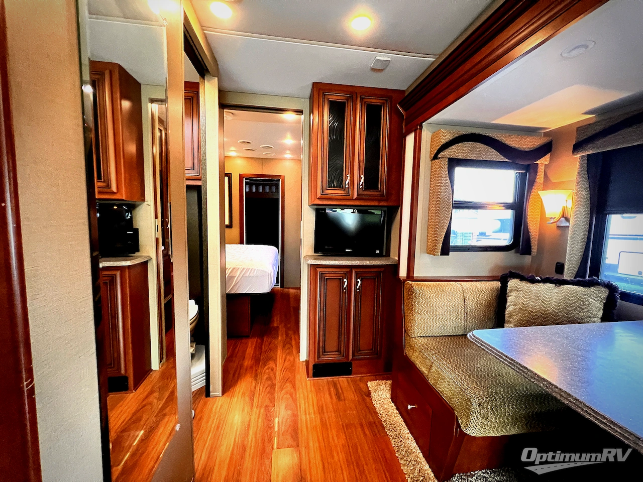 2014 Newmar Canyon Star 3920 Photo 16