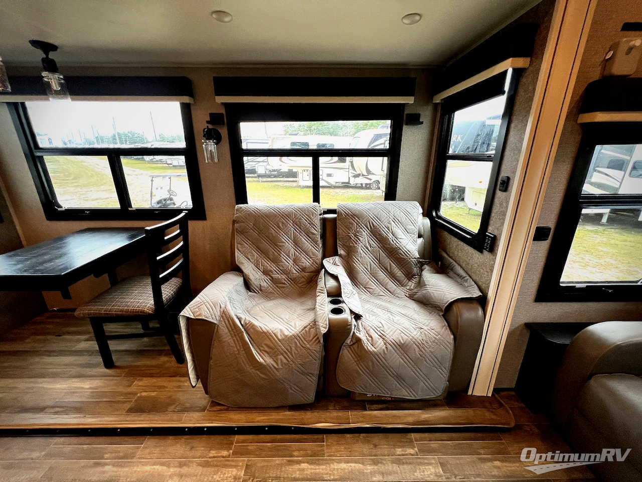 2021 Jayco North Point 310RLTS Photo 8