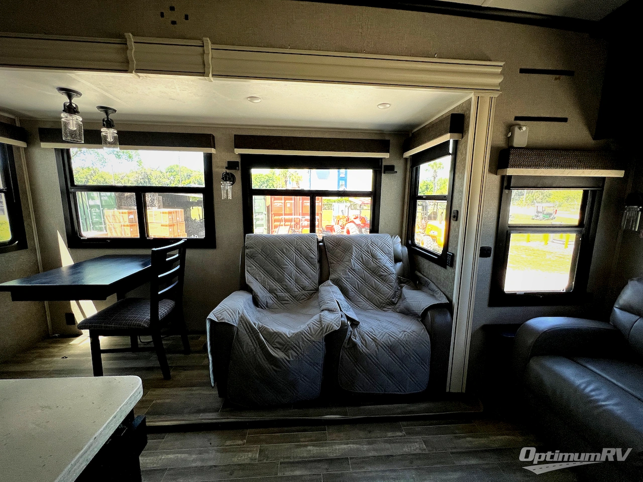 2021 Jayco North Point 310RLTS Photo 9