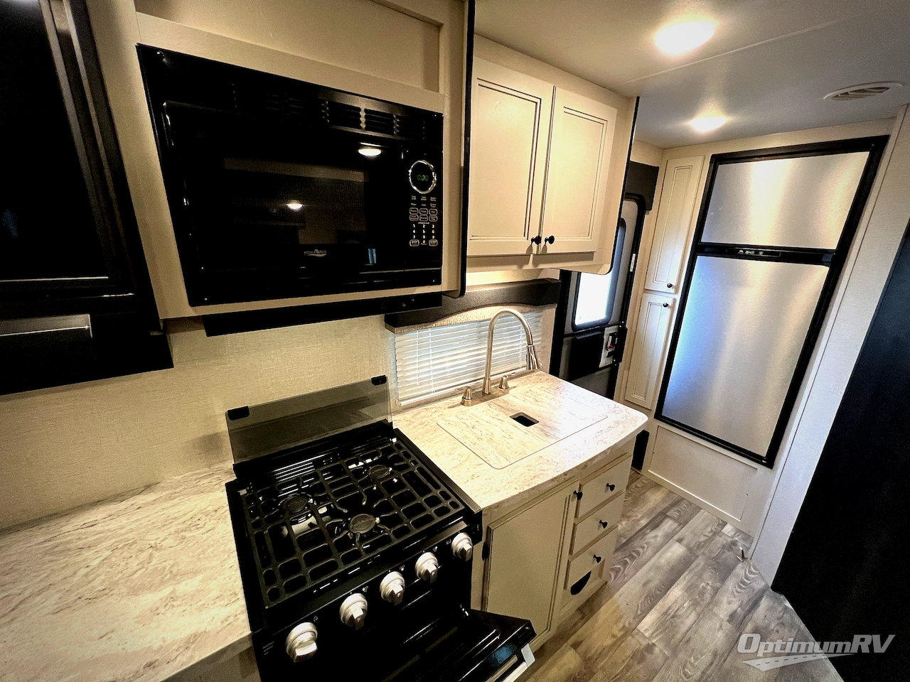 2022 Highland Ridge Range Lite RL212FB Photo 10