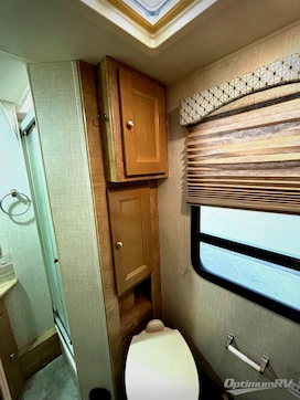 2019 Coachmen Leprechaun 311FS Ford 450 RV Photo 3