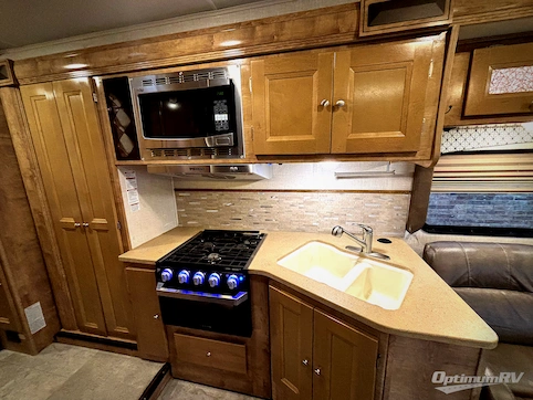 2019 Coachmen Leprechaun 311FS Ford 450 RV Photo 4