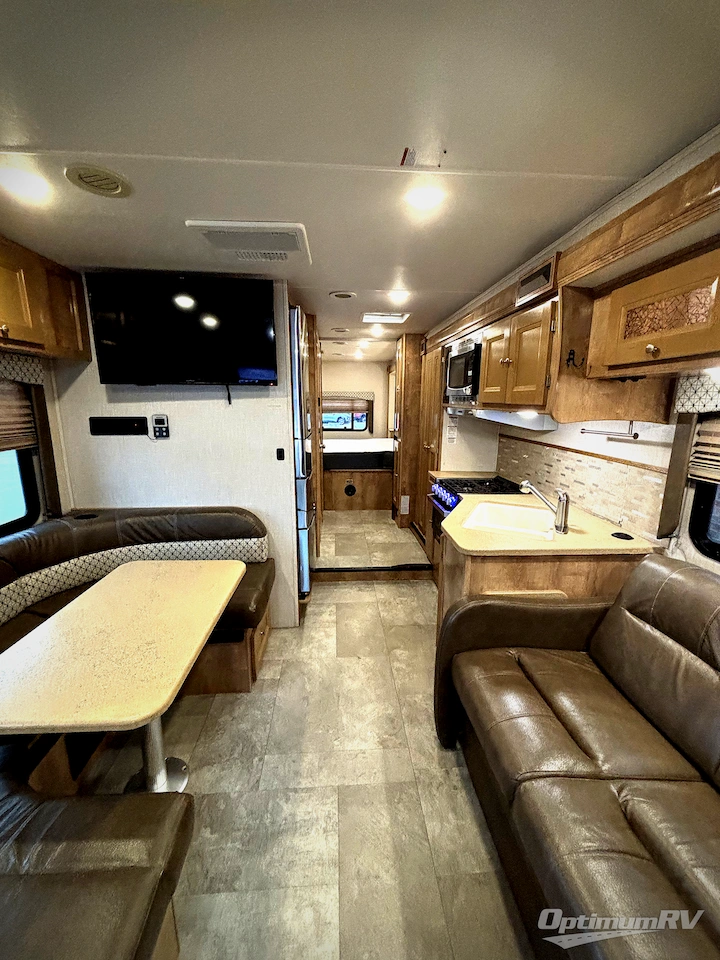 2019 Coachmen Leprechaun 311FS Ford 450 Photo 5