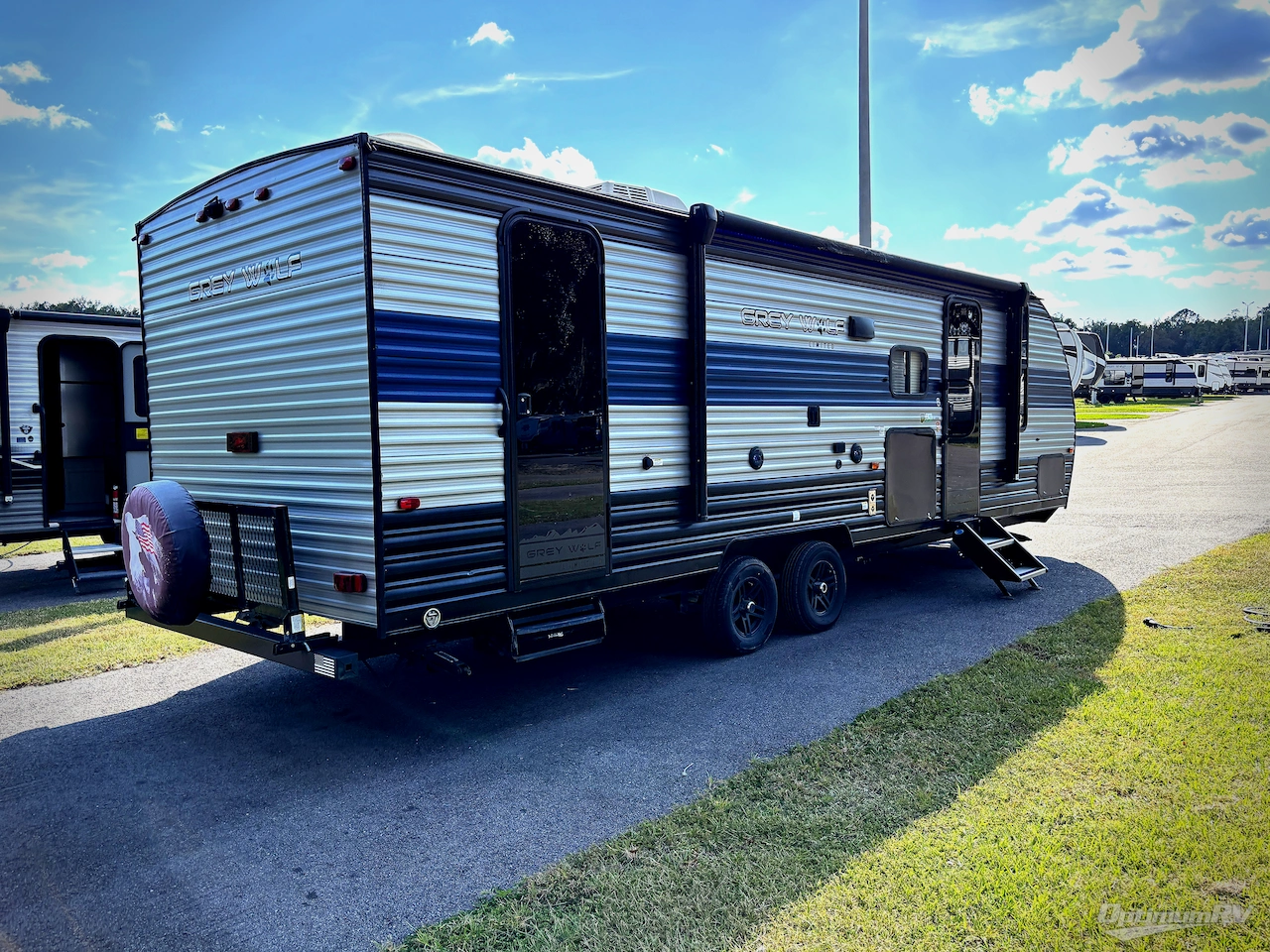 2022 Forest River Cherokee Grey Wolf 26DBH Photo 2