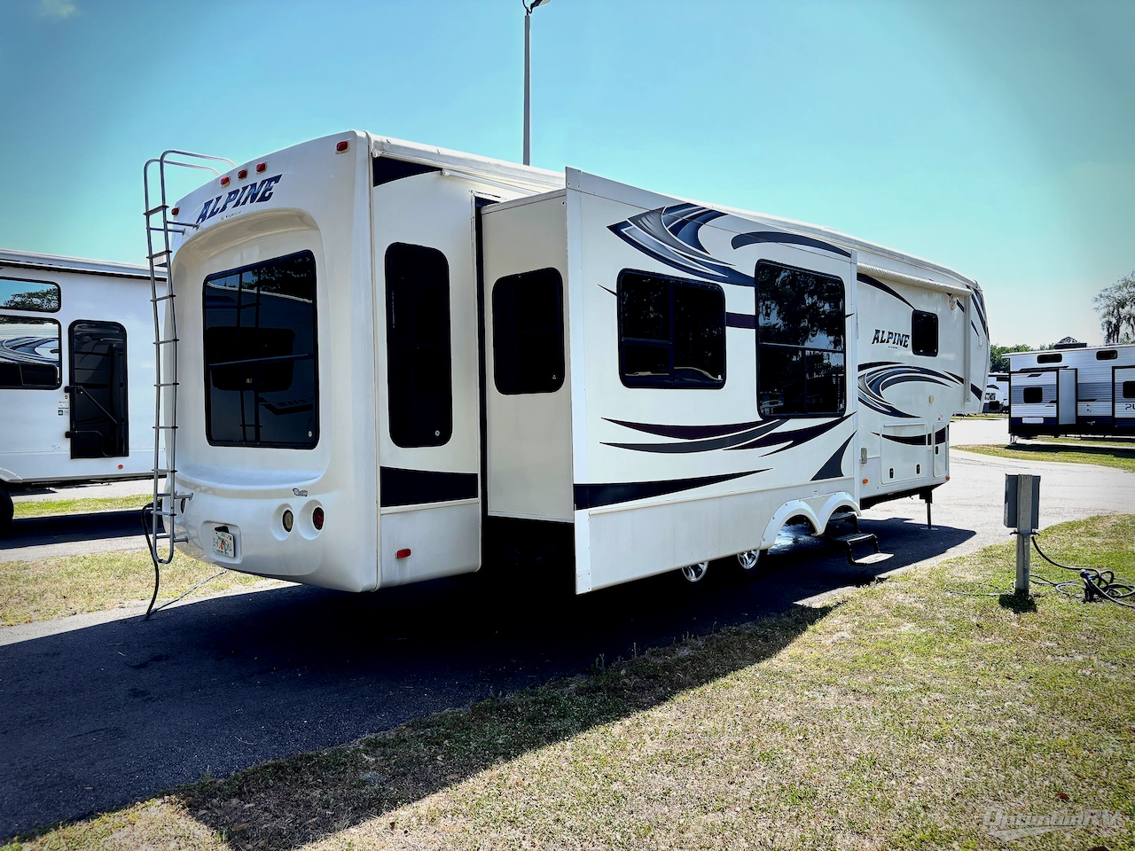 2013 Keystone alpine 3555RL Photo 2