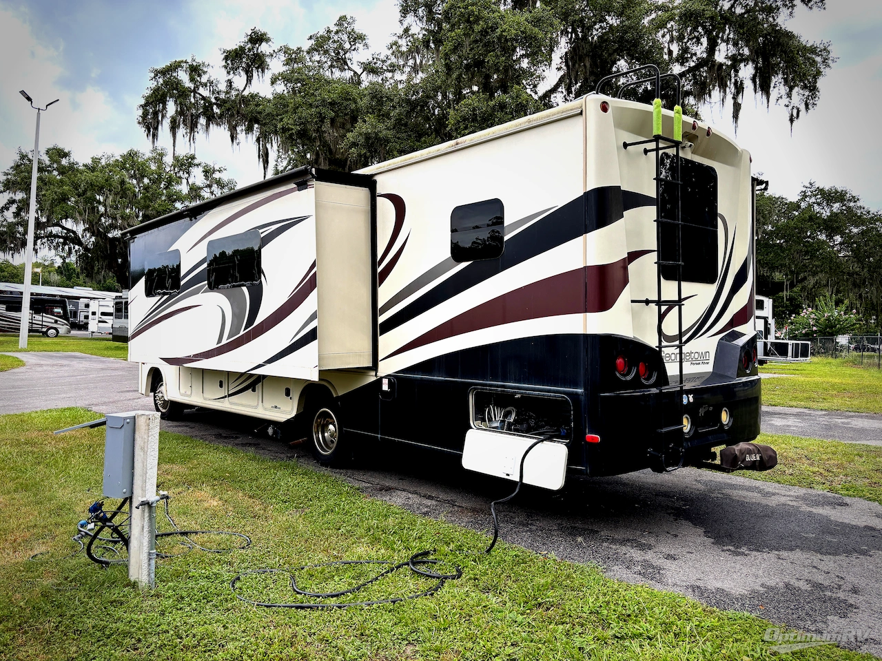 2015 Forest River Georgetown 335DS Photo 3