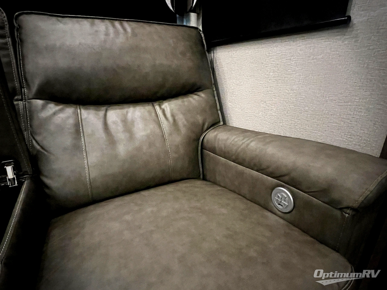 2022 Grand Design Solitude 378MBS Photo 8