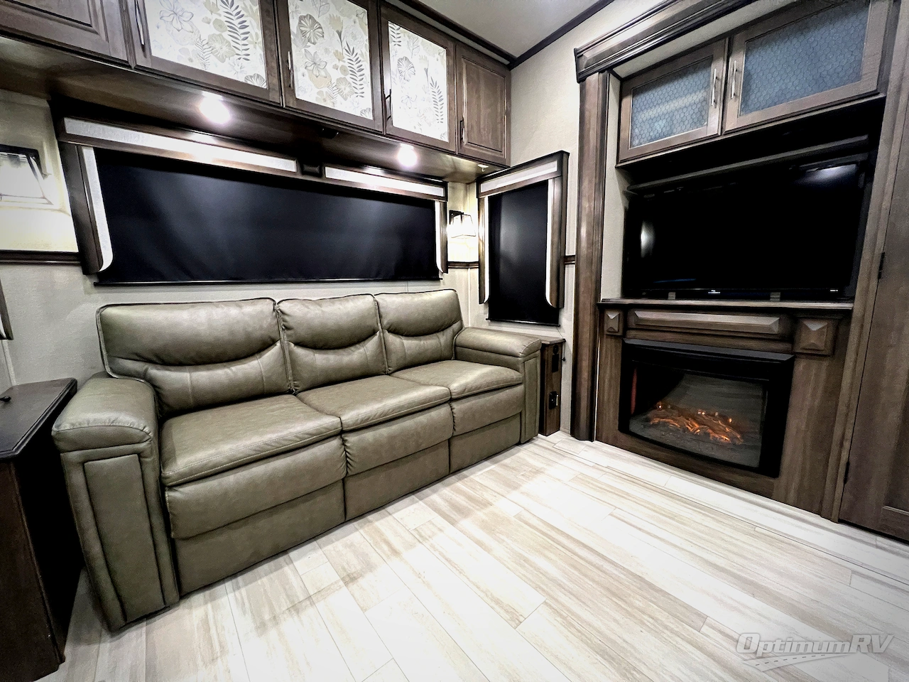 2022 Grand Design Solitude 378MBS Photo 15