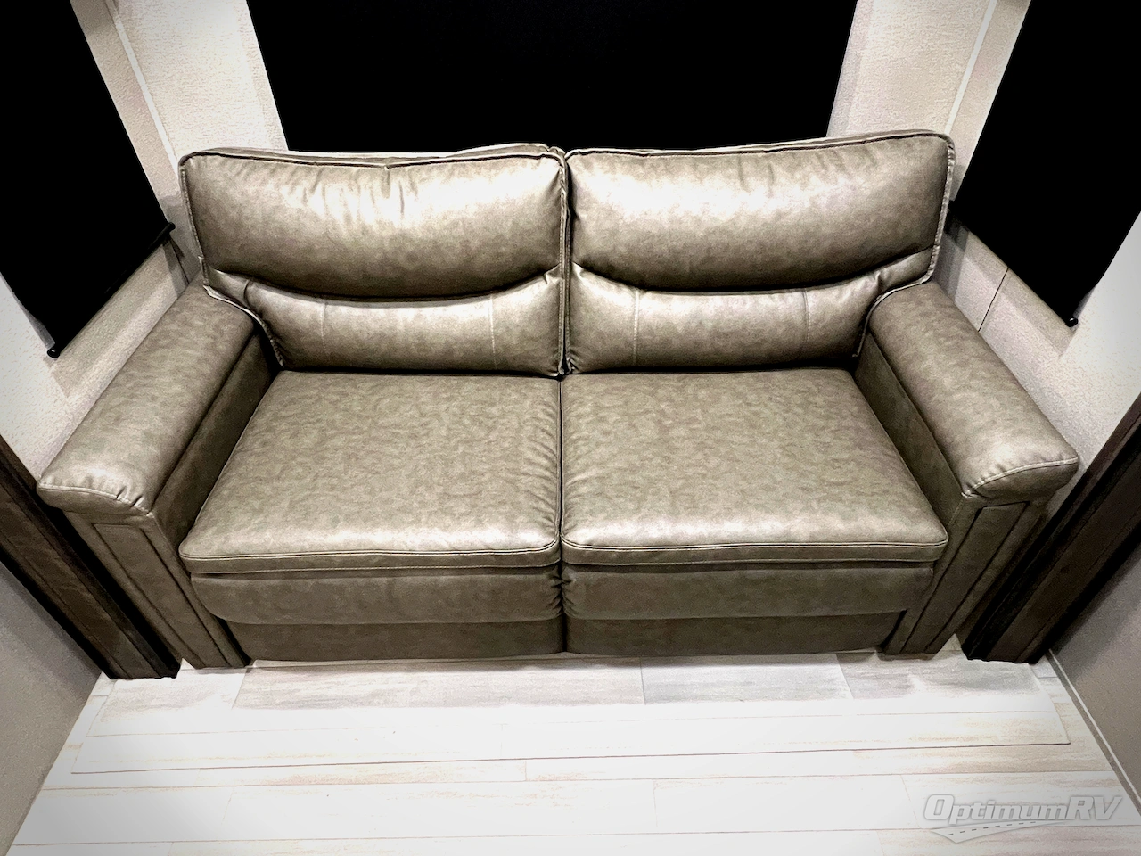 2022 Grand Design Solitude 378MBS Photo 32