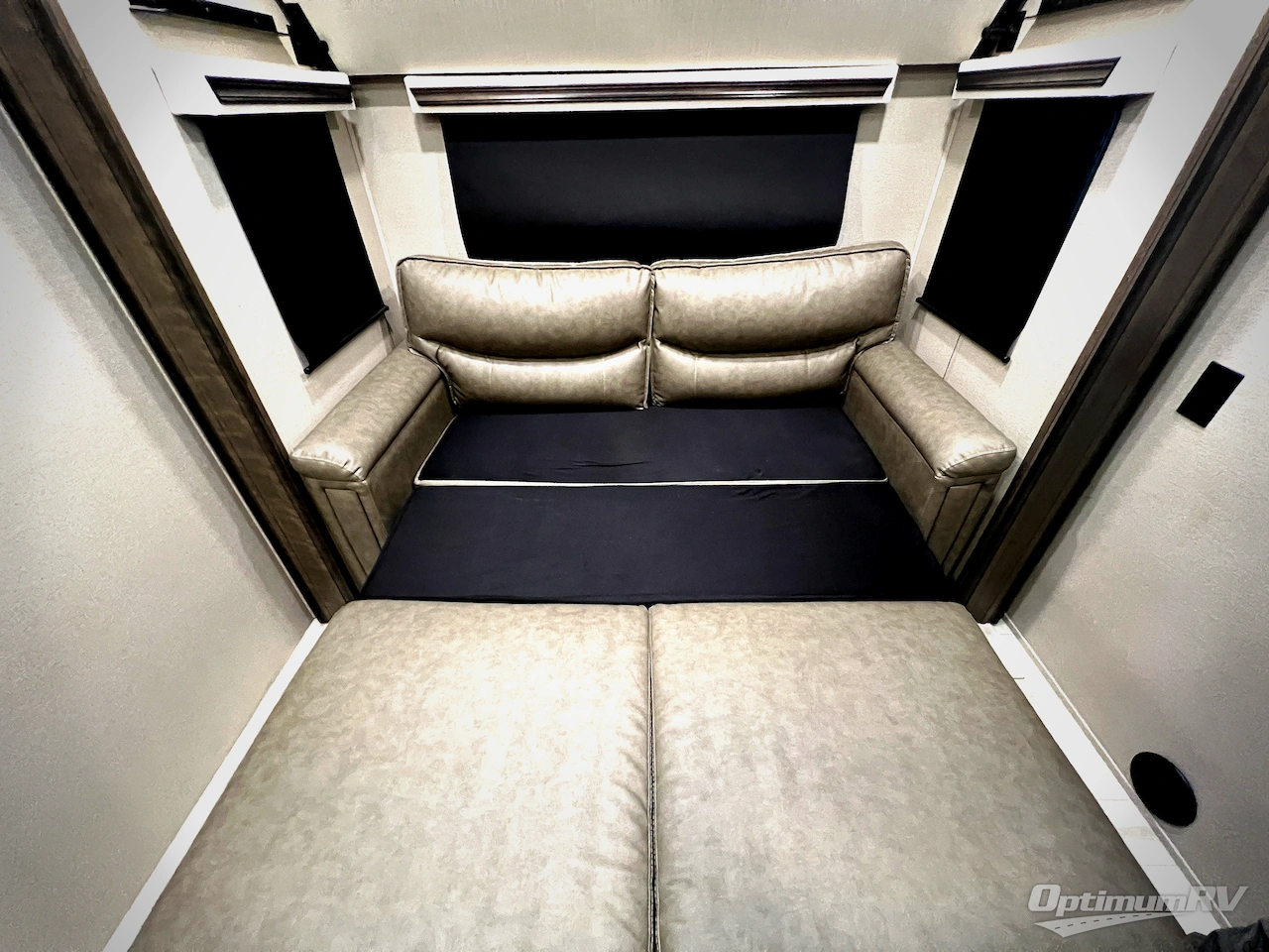 2022 Grand Design Solitude 378MBS Photo 36