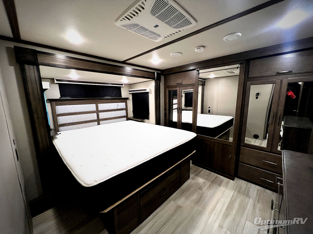 2022 Grand Design Solitude 378MBS Photo 46