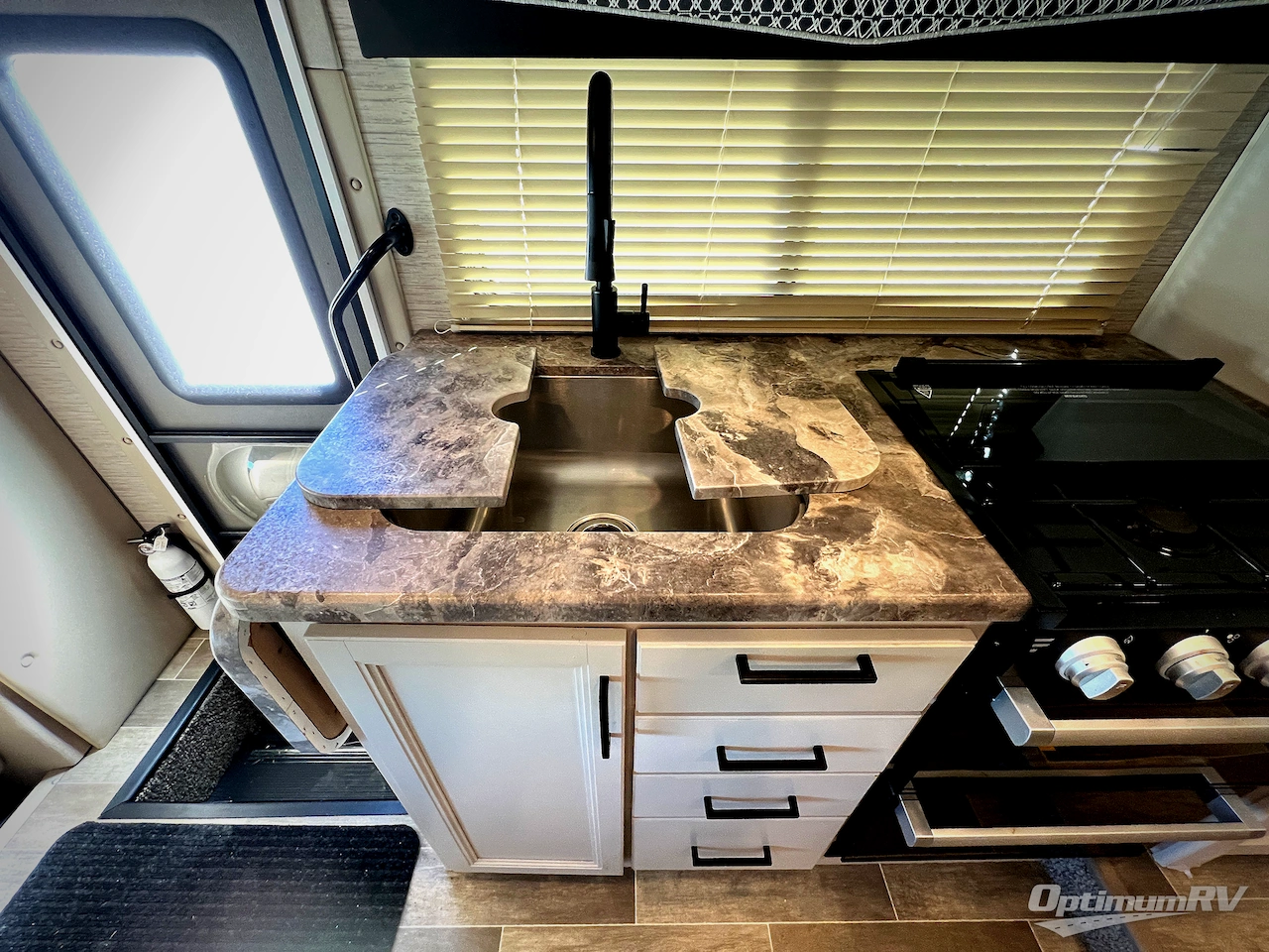 2021 Thor Chateau 25M Photo 11