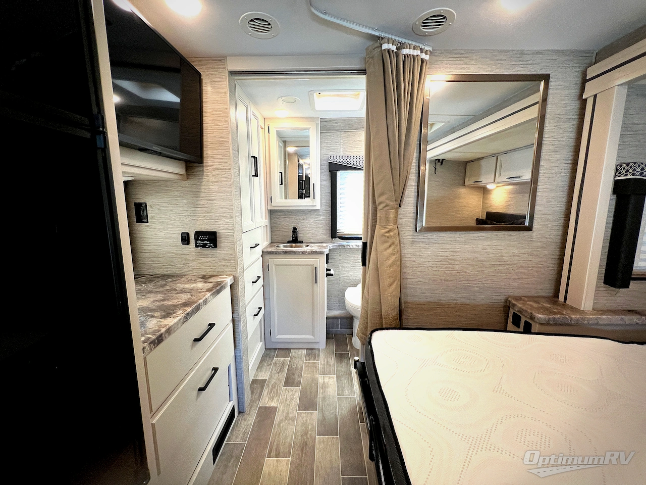 2021 Thor Chateau 25M Photo 17