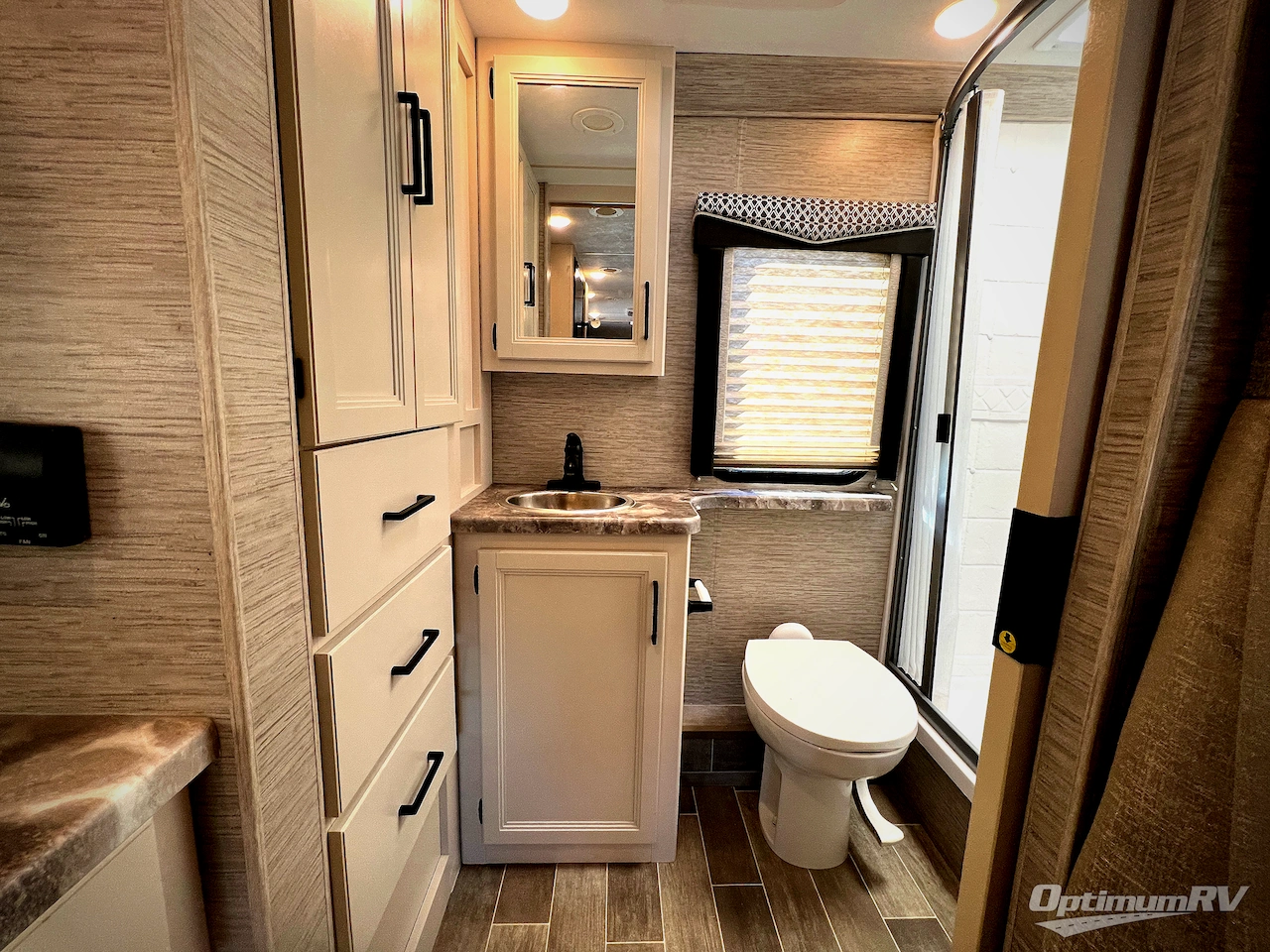 2021 Thor Chateau 25M Photo 18