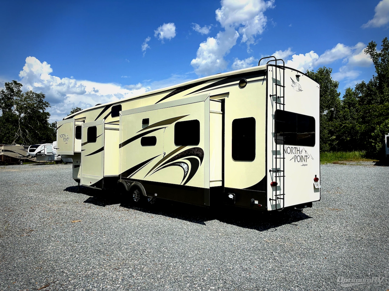 2019 Jayco North Point 377RLBH Photo 3