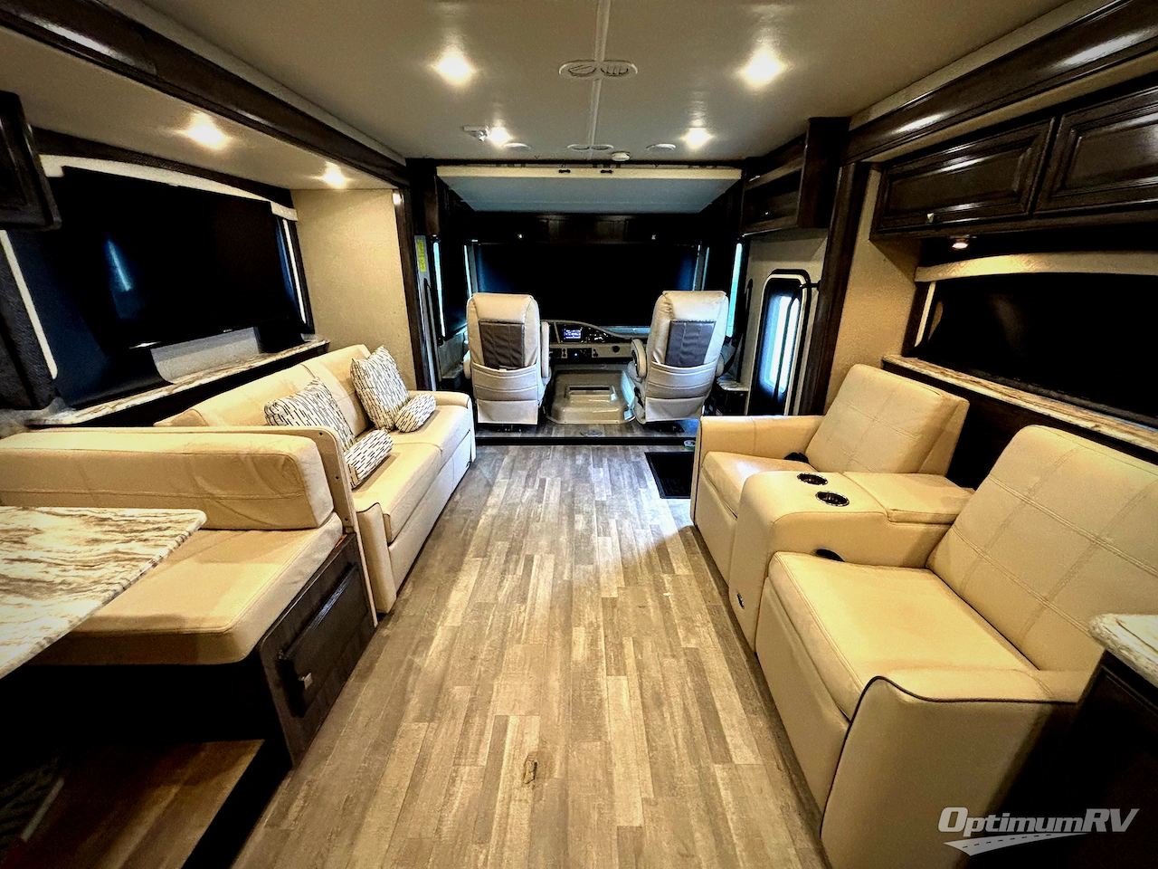 2019 Fleetwood Flair 35R Photo 5