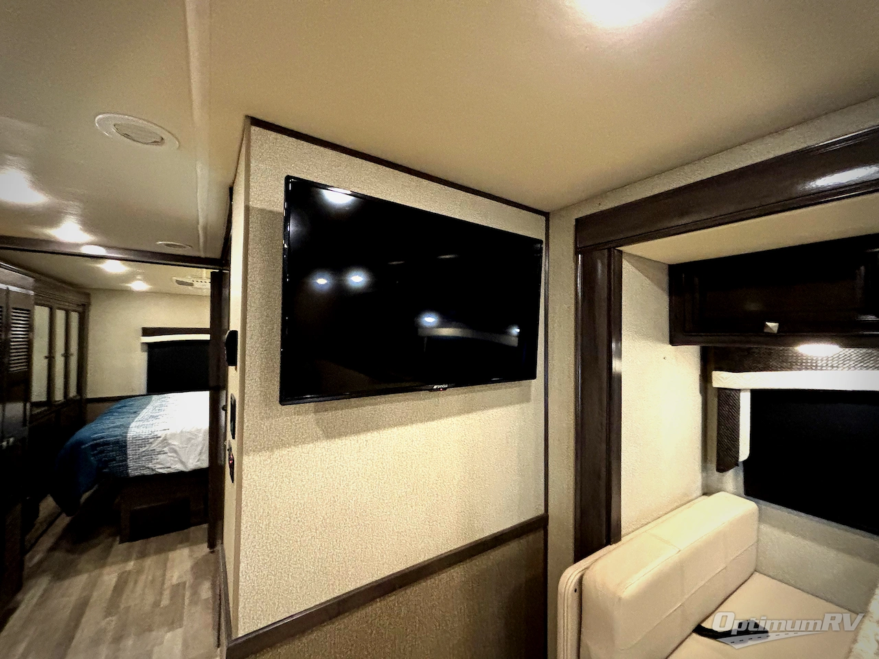 2019 Fleetwood Flair 35R Photo 14