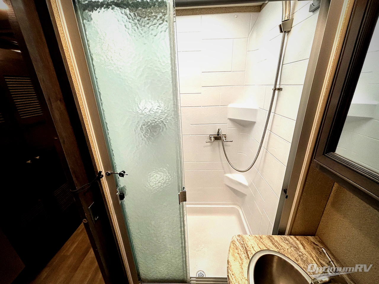 2019 Fleetwood Flair 35R Photo 16