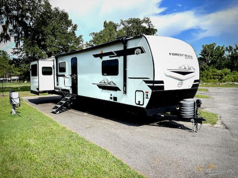 Used 2025 Forest River Grand Surveyor 302RDBS Featured Photo