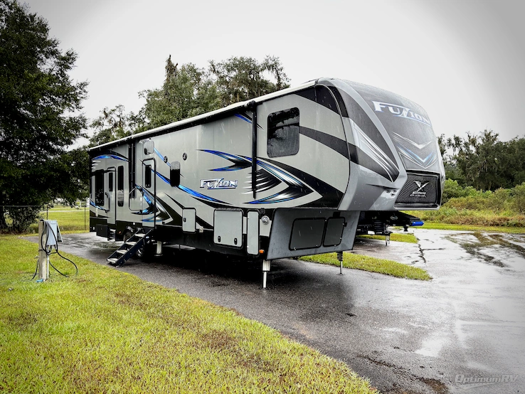2018 Keystone Fuzion 369 RV Photo 1