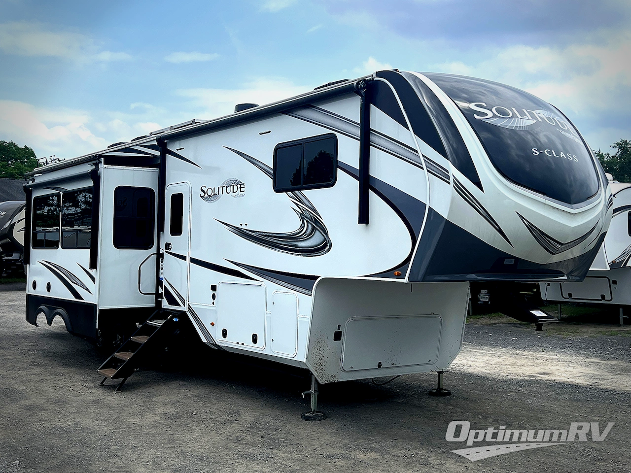 2022 Grand Design Solitude S-Class 3950BH Photo 1