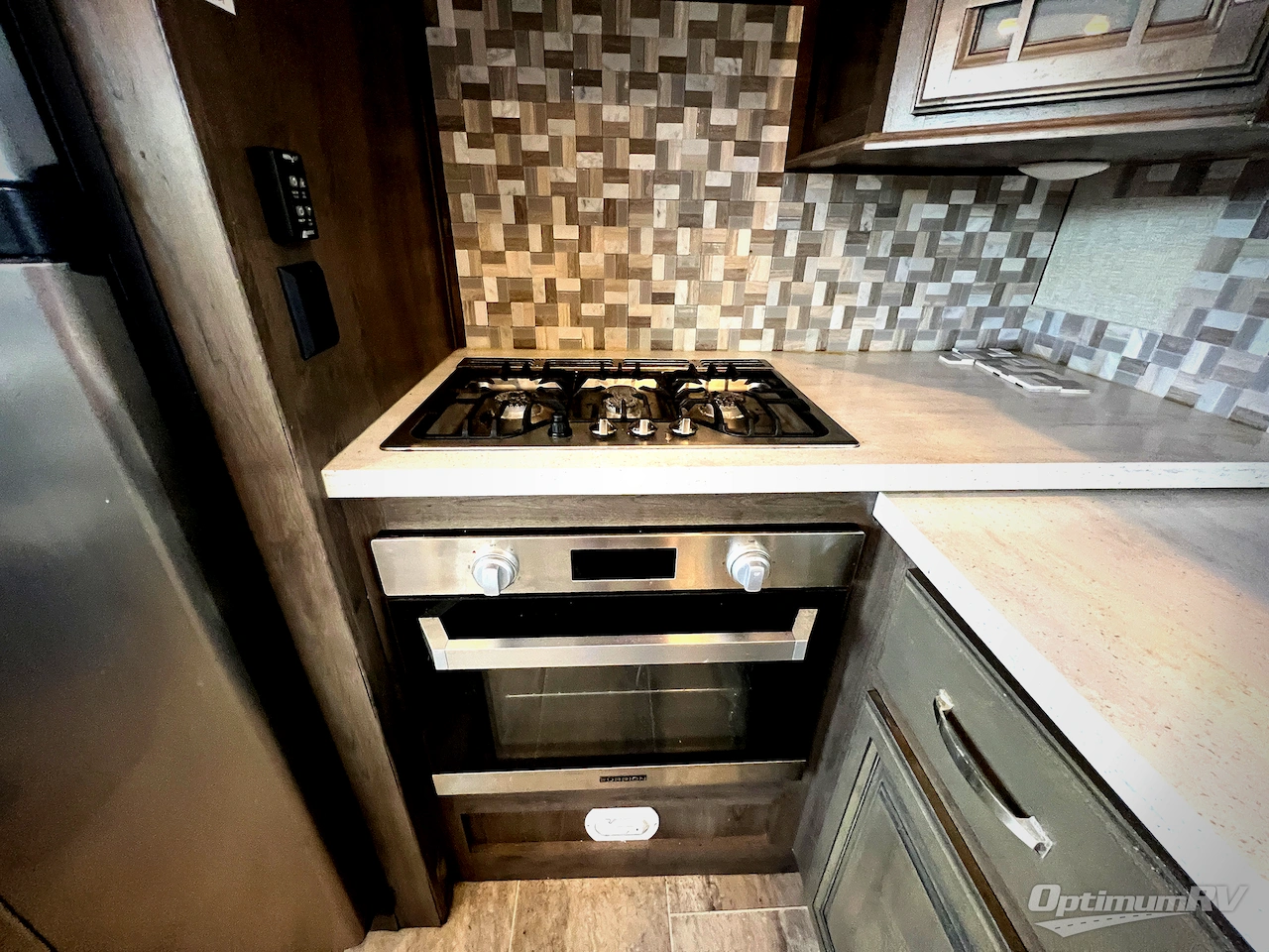 2018 Keystone Montana 3700LK Photo 12