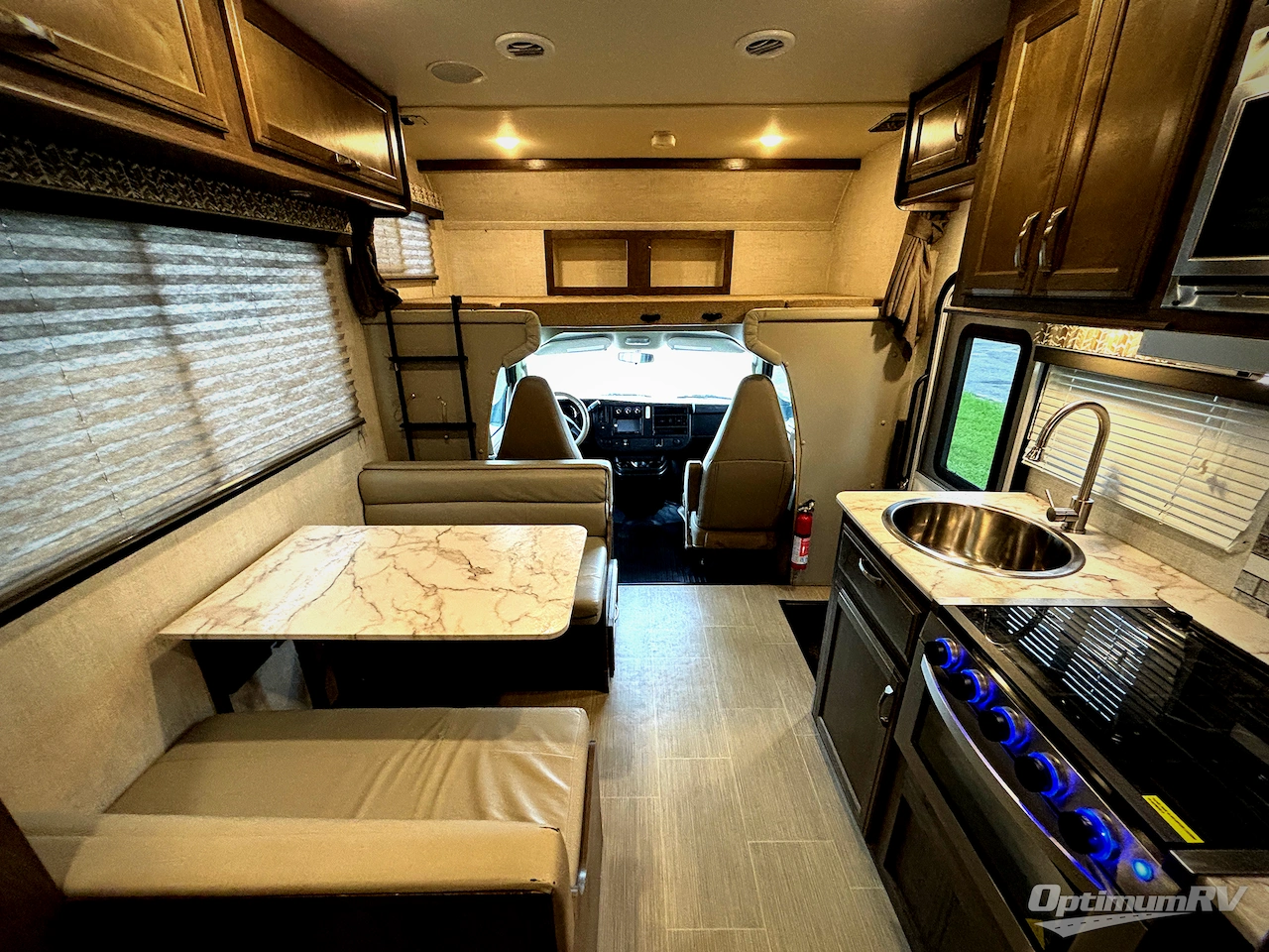 2021 Gulf Stream Conquest Class C 6237LE Photo 5