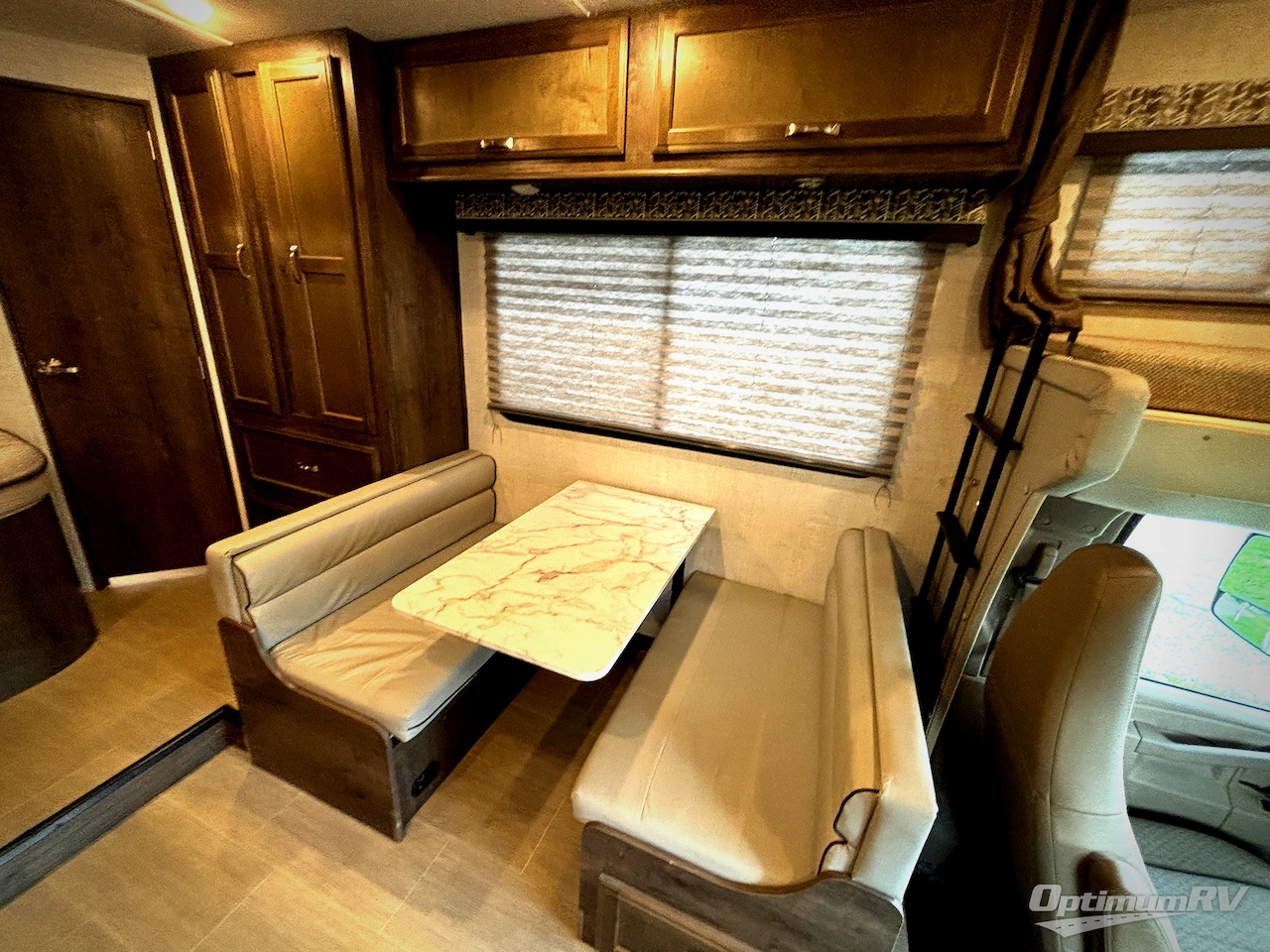2021 Gulf Stream Conquest Class C 6237LE Photo 13
