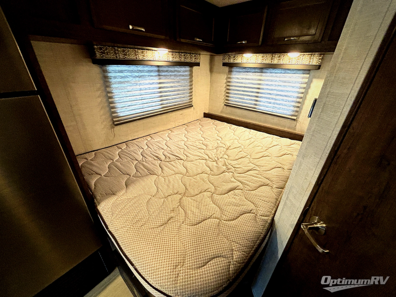 2021 Gulf Stream Conquest Class C 6237LE Photo 15