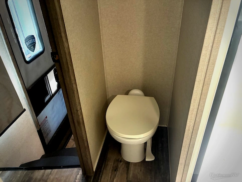 2020 Keystone Raptor 423 RV Photo 4