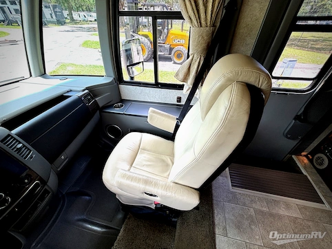 2010 Itasca Reyo 25R RV Photo 3