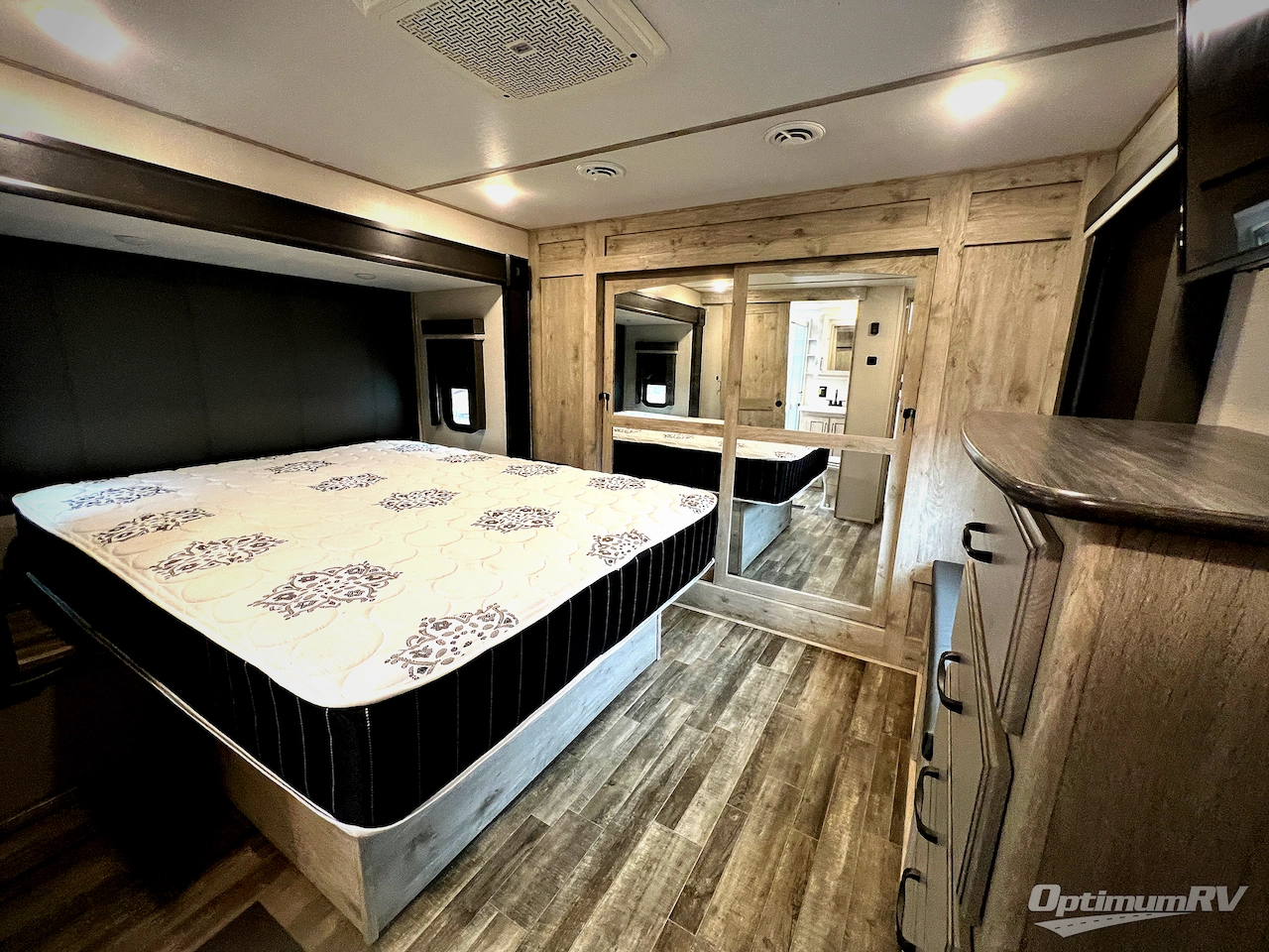 2023 Keystone Avalanche 390DS Photo 17