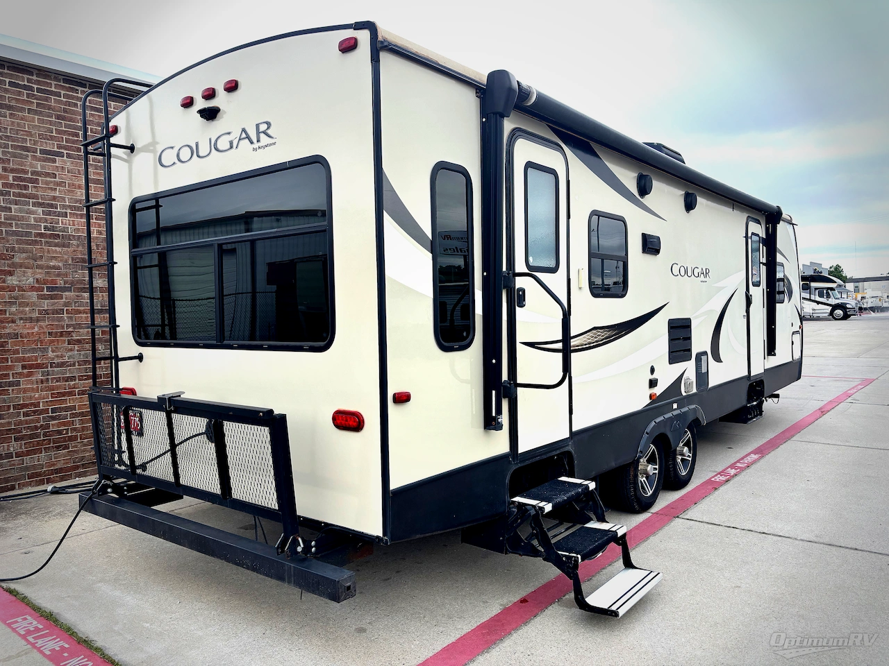 2018 Keystone Cougar Half-Ton Series 29RLDWE Photo 2