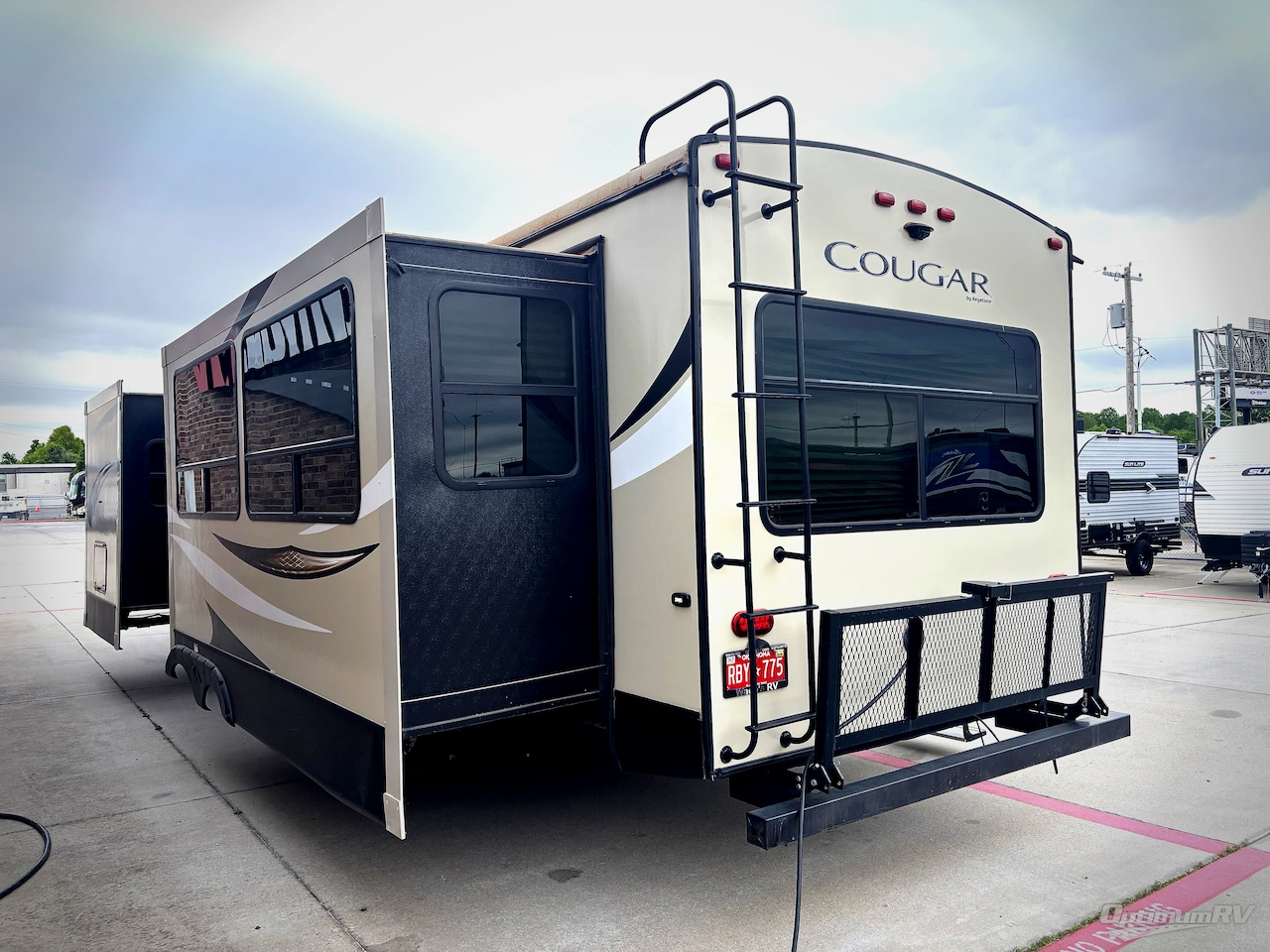2018 Keystone Cougar Half-Ton Series 29RLDWE Photo 3
