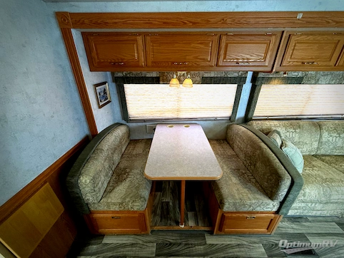 2004 Winnebago Sightseer 30B RV Photo 3